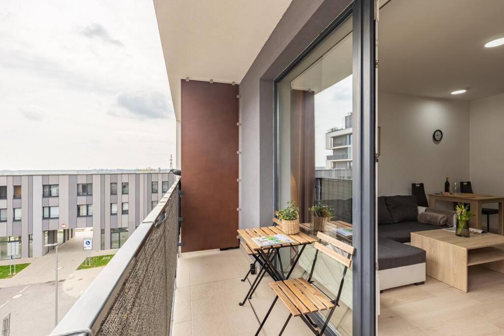 Cityscape Oasis: Active Studio Heaven Bratislava Exterior photo